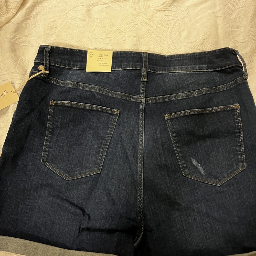 NEW WITH TAGS Denim jean distressed shorts - Picture 7 of 7